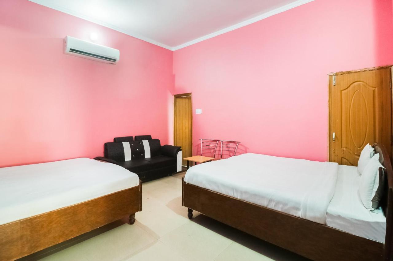 Spot On 61434 Sabri Barkat Hotel Roorkee Екстериор снимка